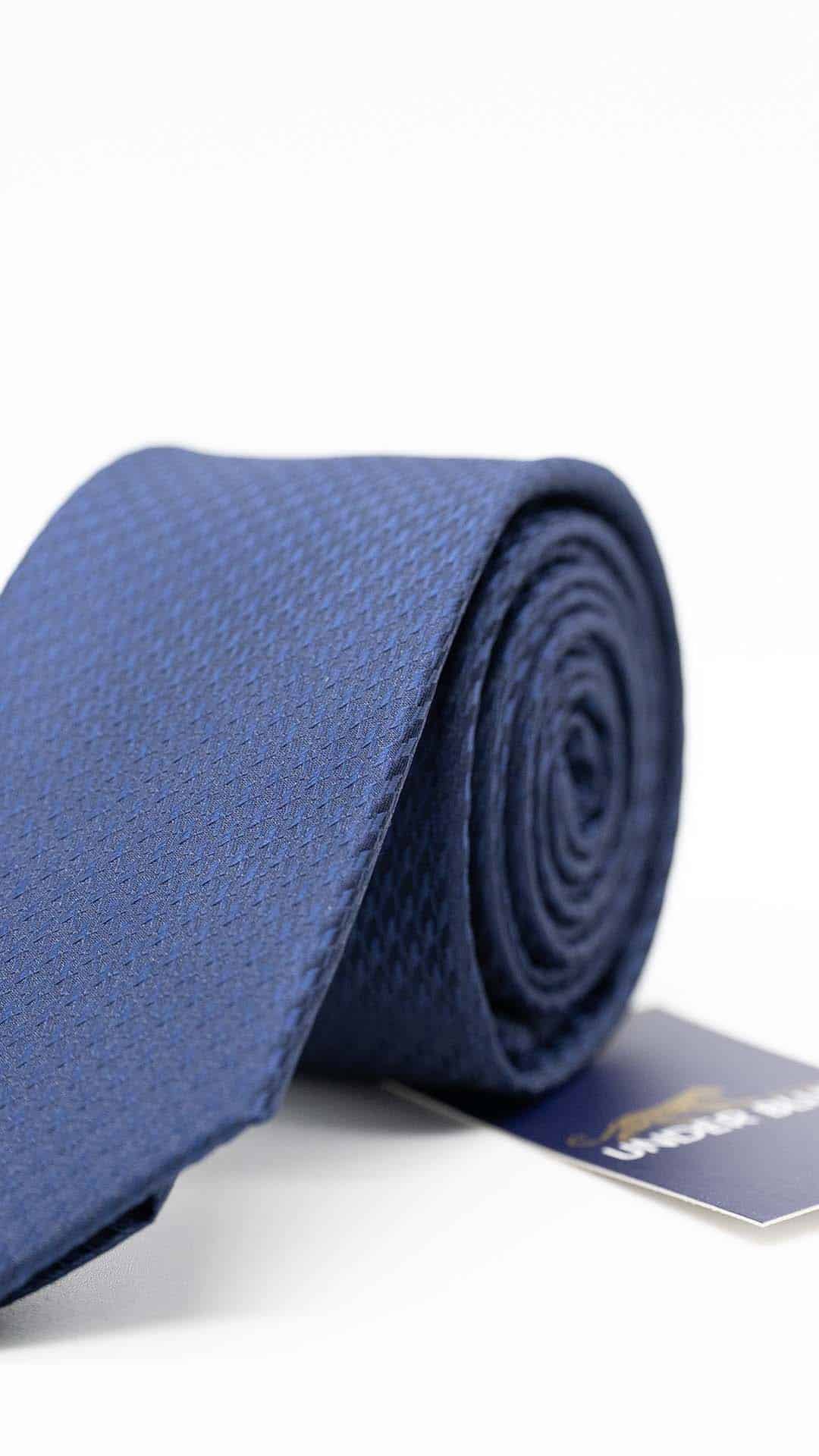 Gravata Skinny Azul Marinho com Padrão