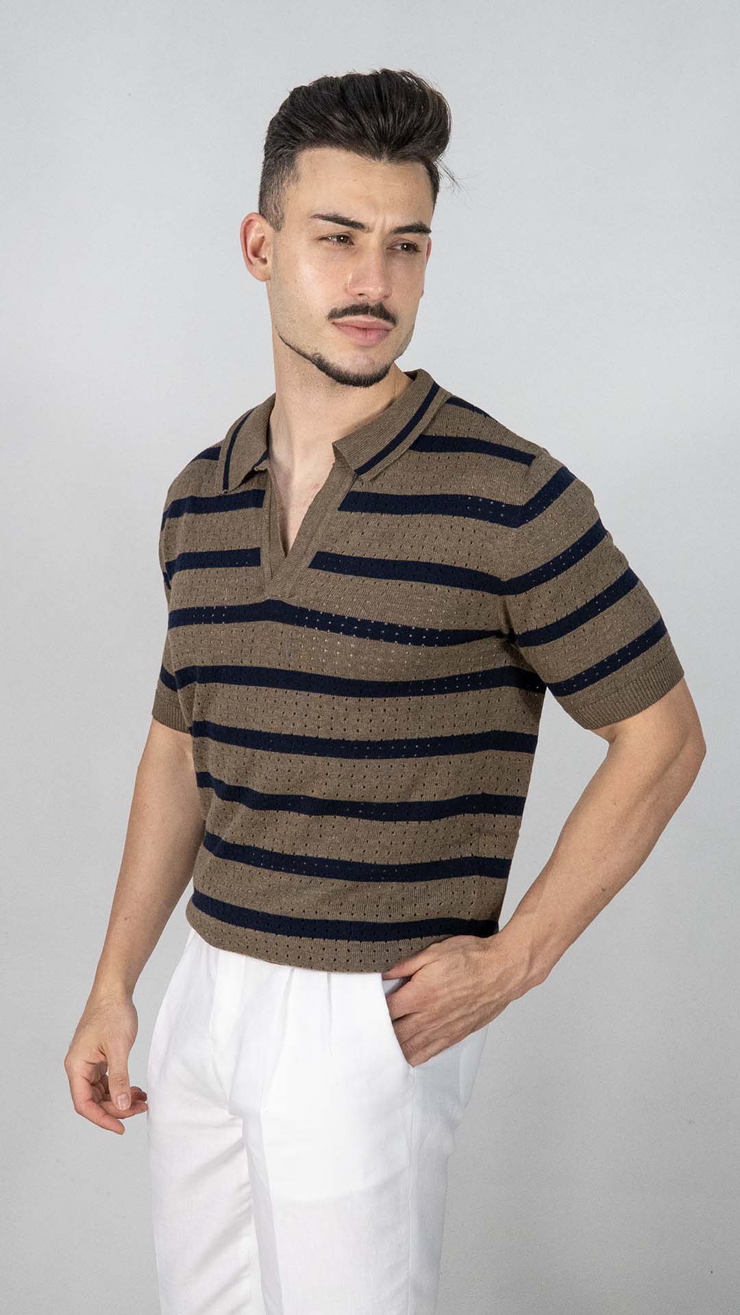 Polo Khaki Com Riscas Azuis