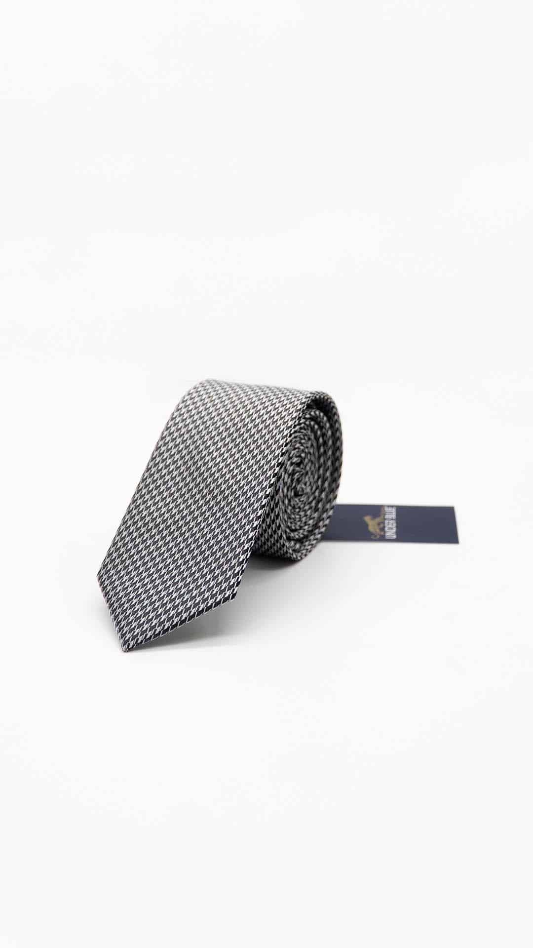 Gravata Skinny Preta com Padrão Branco