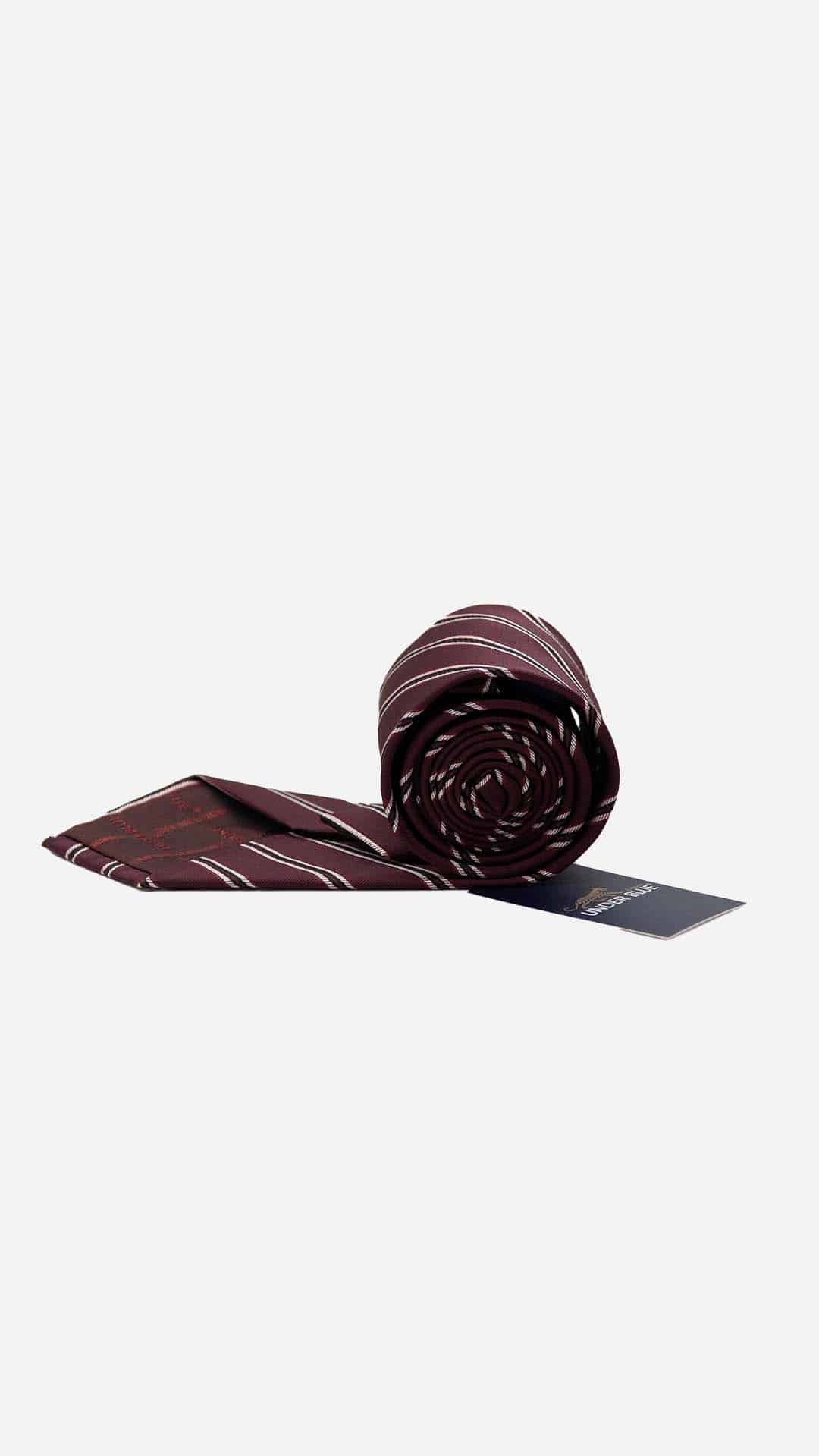 Gravata Regular Vermelha com Risca Escura