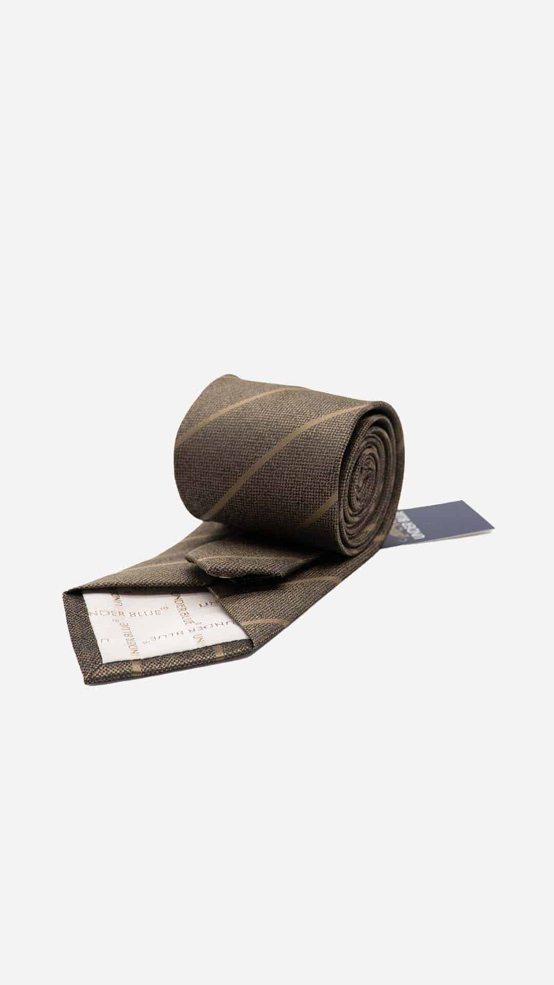 Gravata Regular Castanha com Riscas