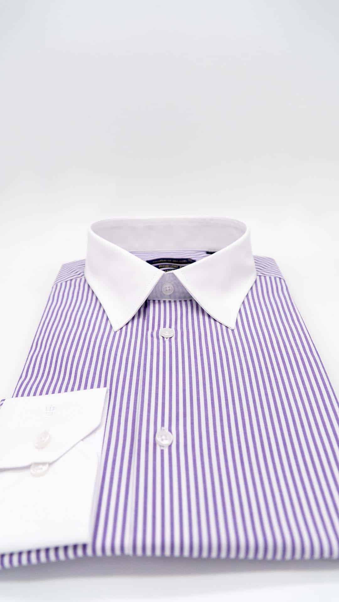 Camisa Regular Clássica Branca com Riscas Roxas