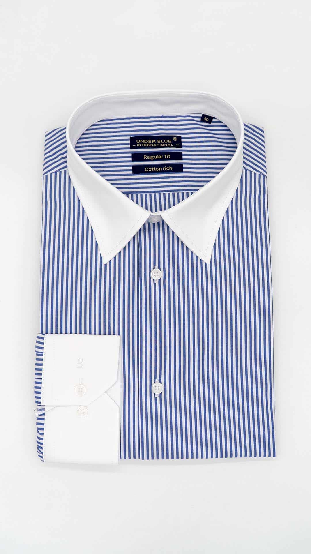 Camisa Regular Clássica Branca com Riscas Azuis