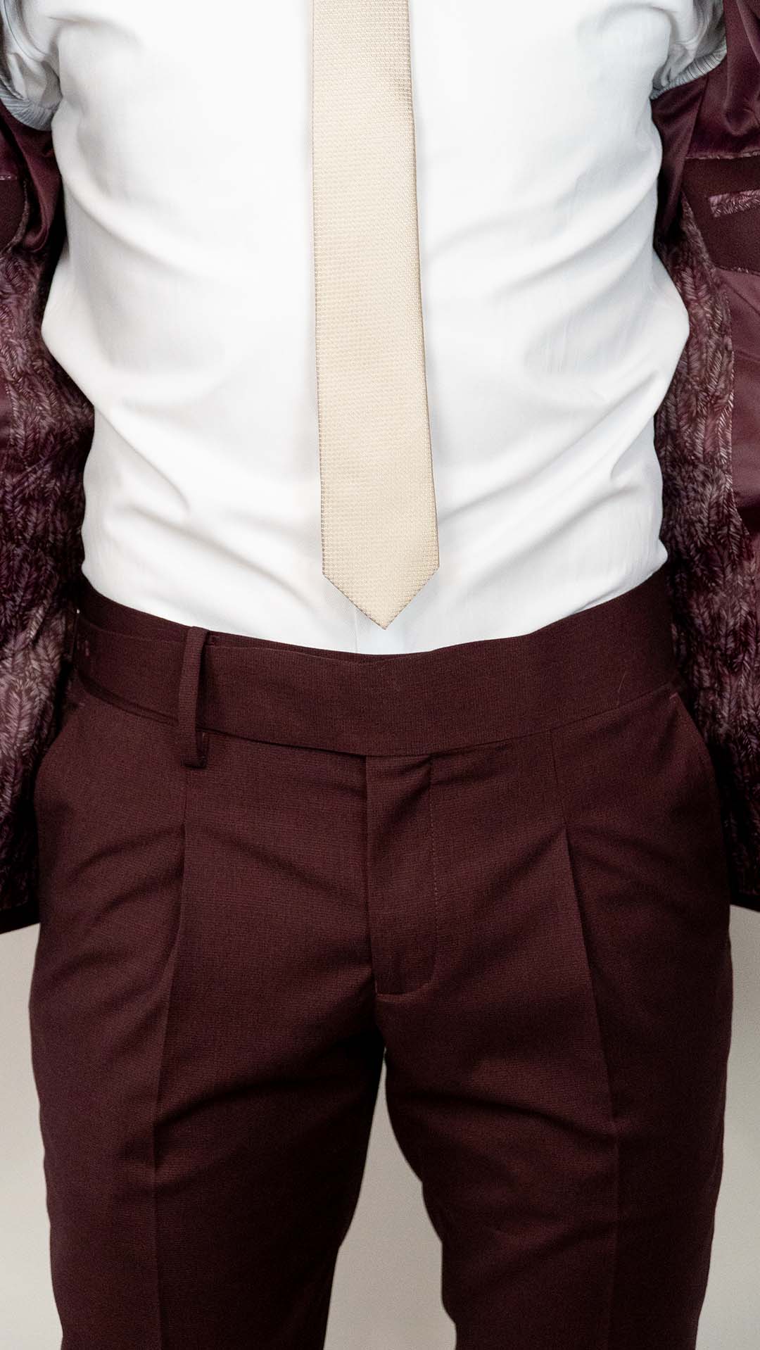 Calça de fato burgundy com fivela