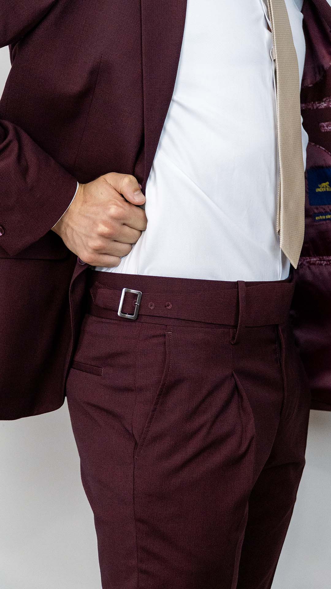 Calça de fato burgundy com fivela