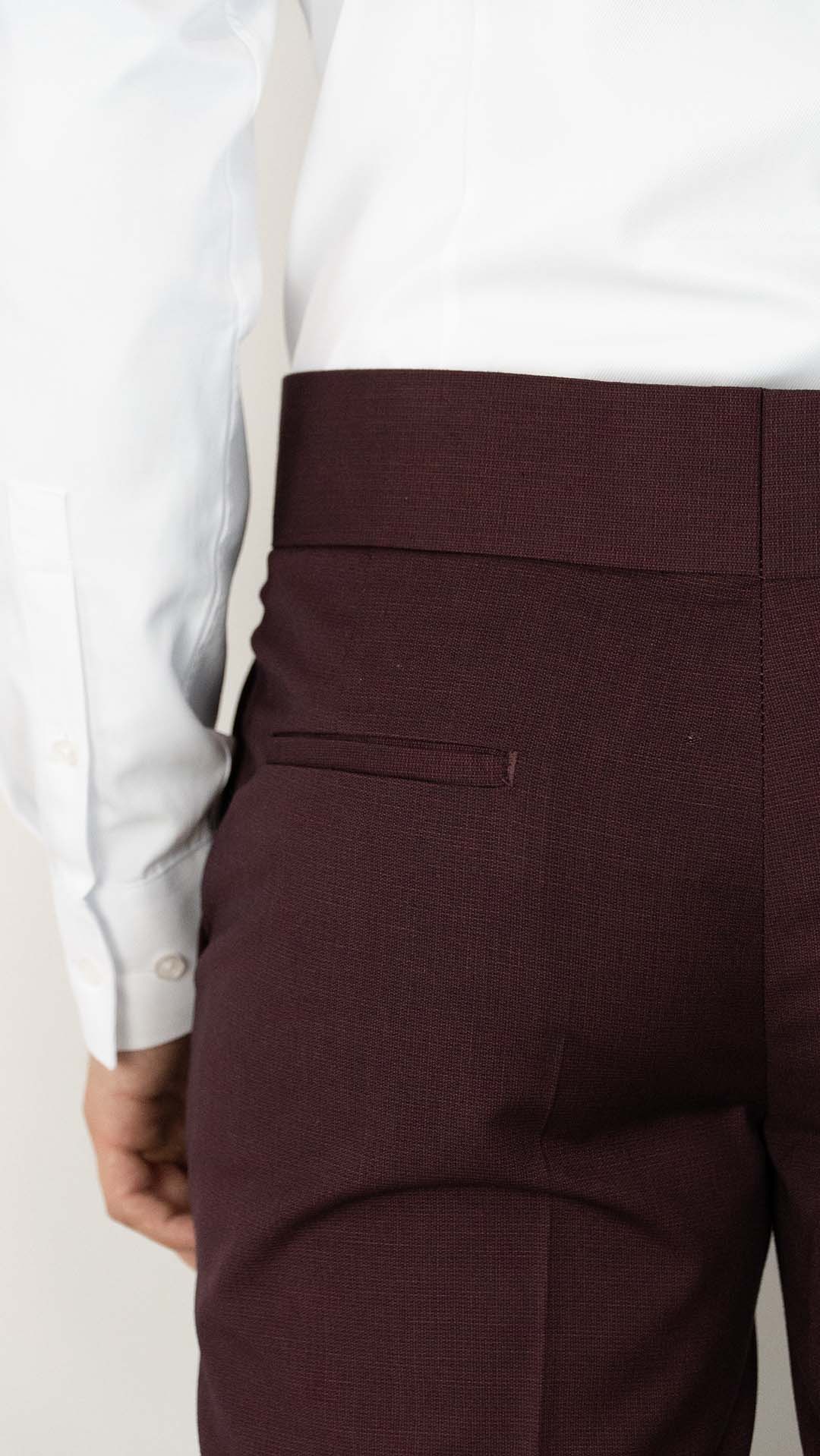 Calça de fato burgundy com fivela