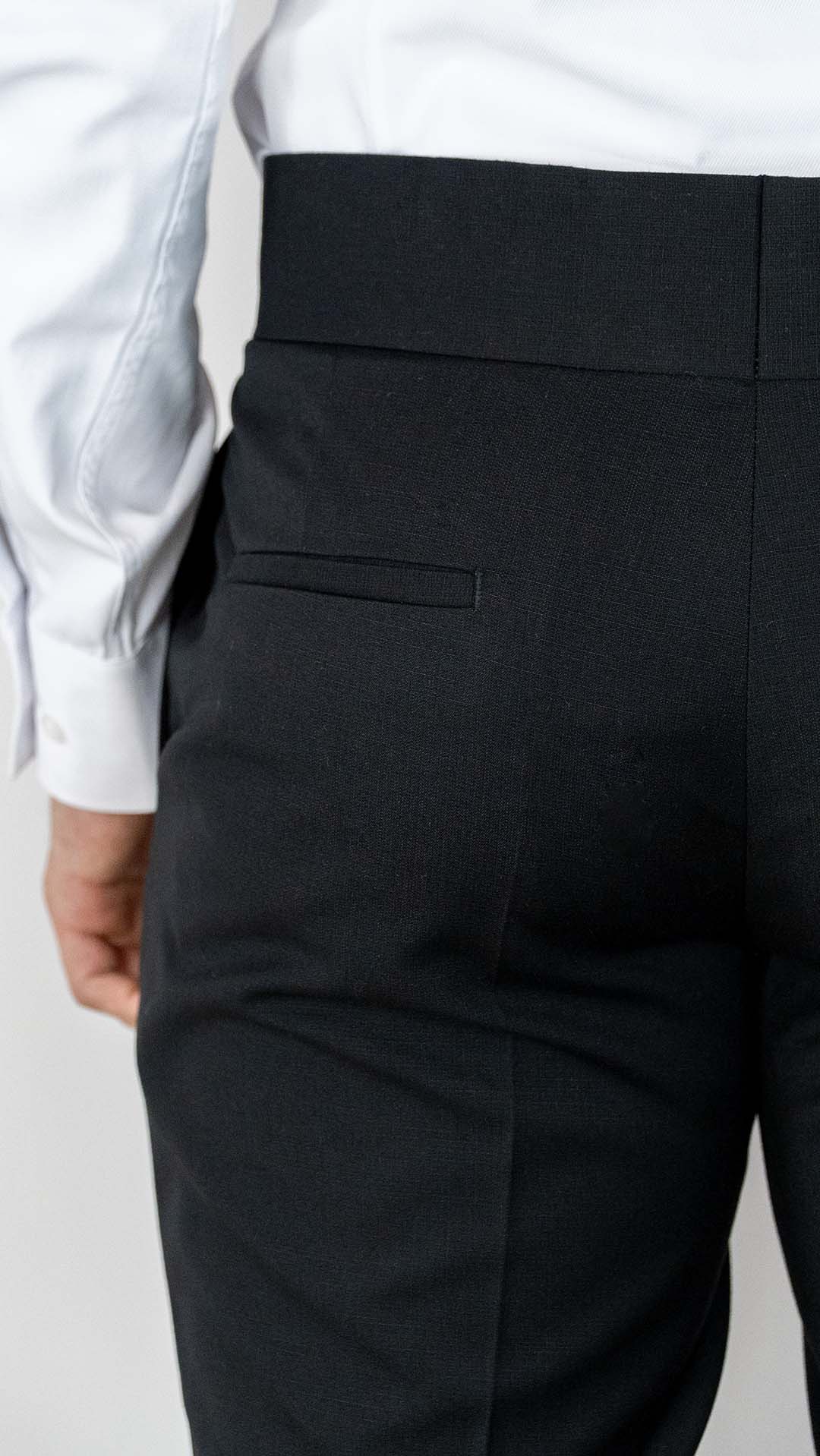 Calça de fato preta com fivela