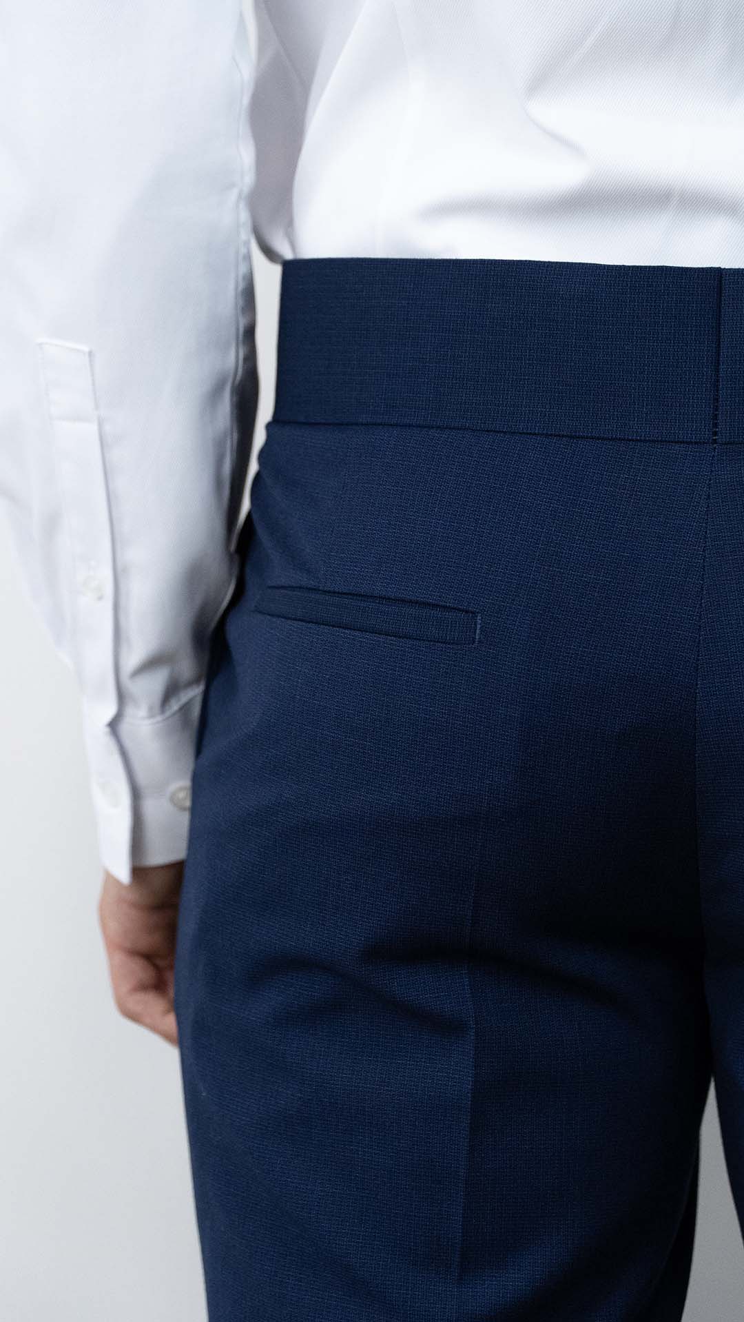 Calça de fato navy com fivela