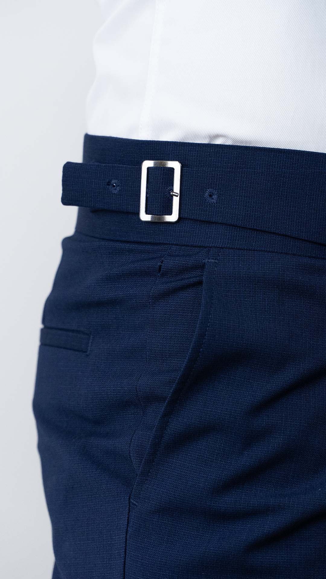 Calça de fato navy com fivela