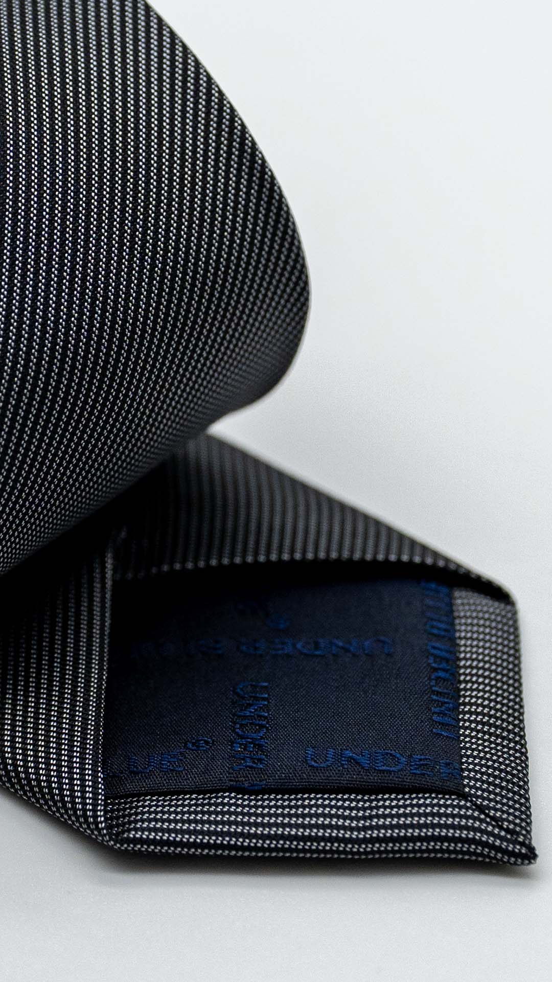 Gravata Skinny Escura Básica