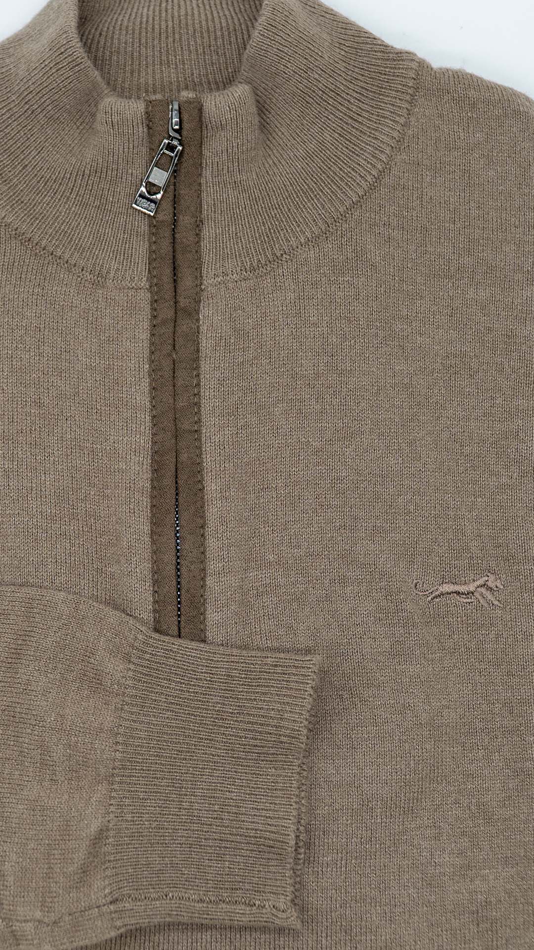 Camisola de Malha Castanha Meio Fecho