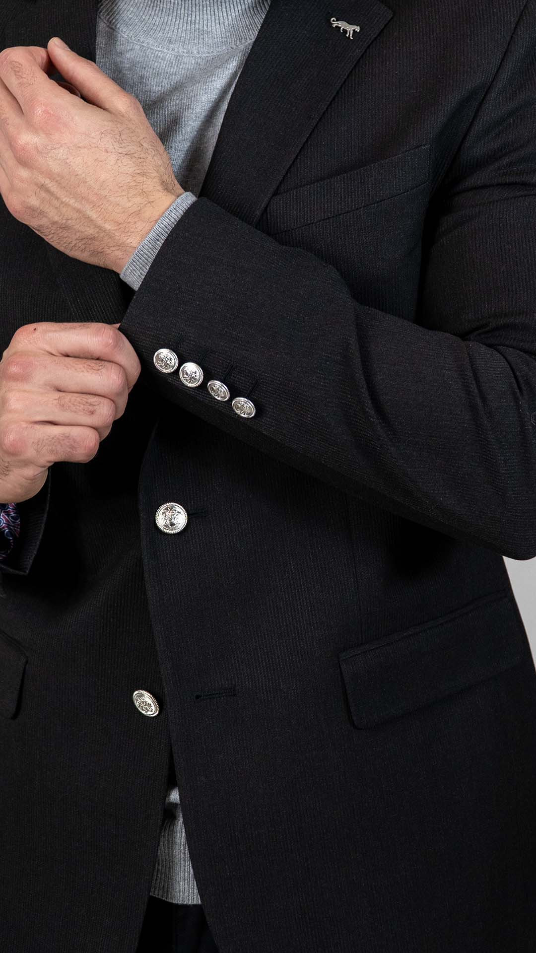 Blazer Preto com Botões Prateados