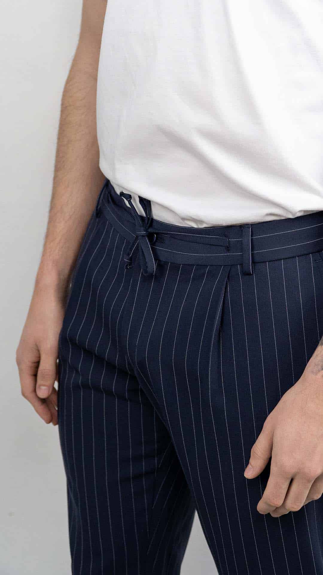Calça travel riscas azuis