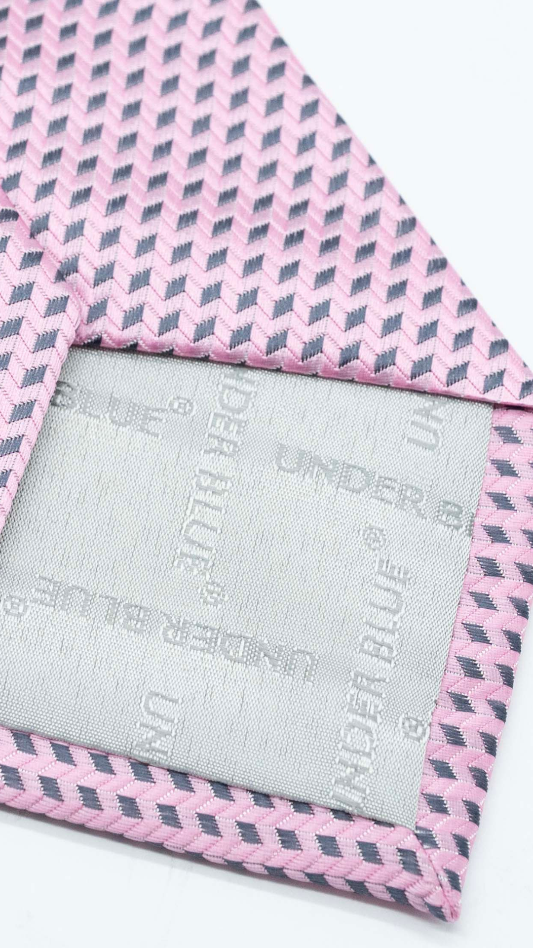 Gravata Rosa com Padrão
