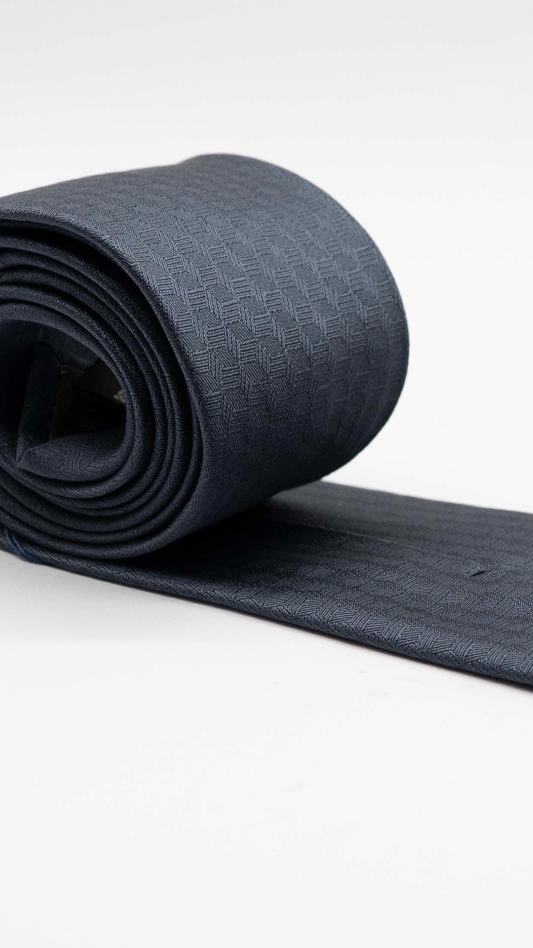 Gravata Regular Azul Escuro Com Padrão Geométrico